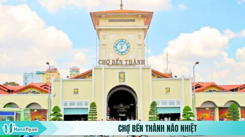 Chợ Bến Thành náo nhiệt