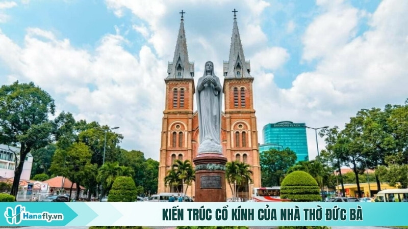 Kiến trúc cổ kính của nhà thờ Đức Bà